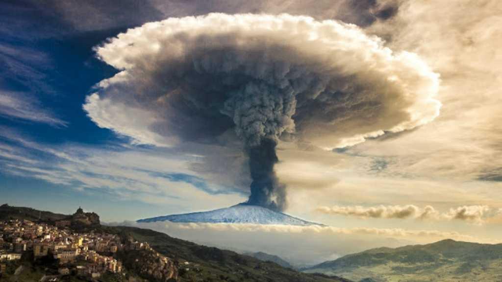 5 Gunung Berapi Paling Aktif di Dunia, Salah Satunya Ada di Indonesia