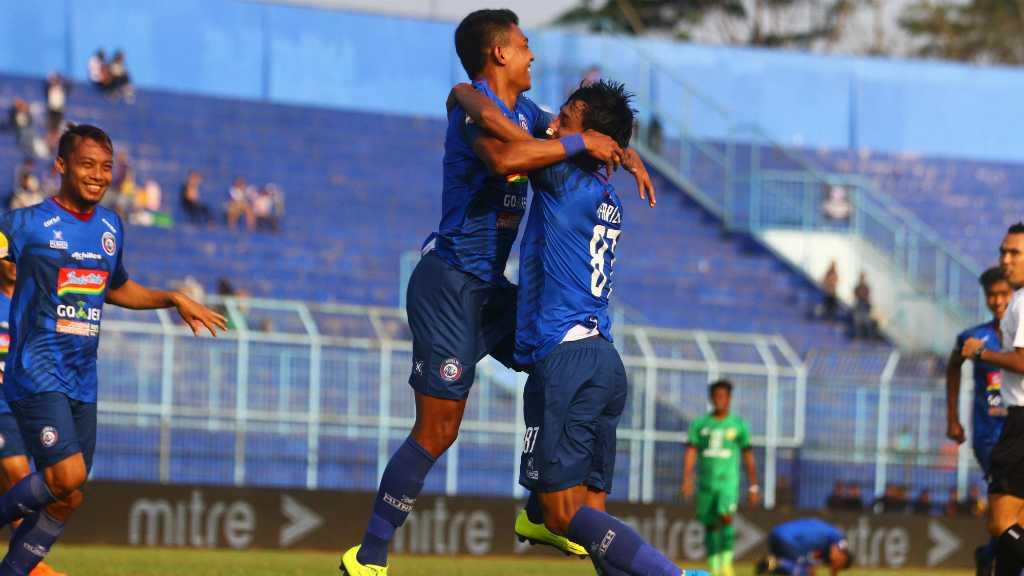 Arema Cukur Persebaya 4 Gol Tanpa Balas
