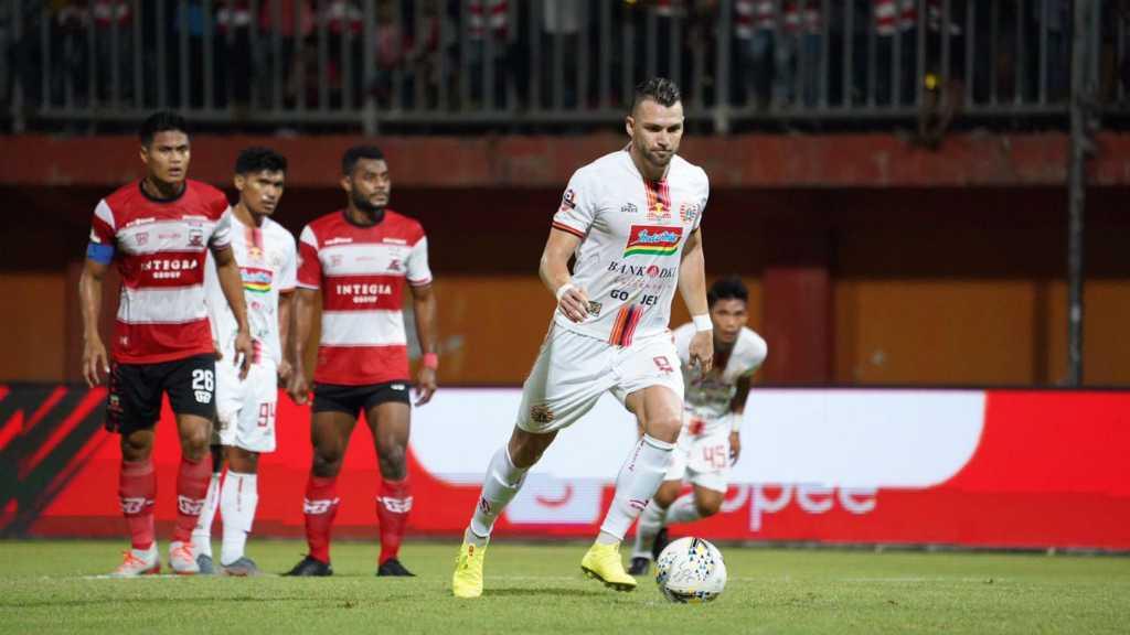Dua Kali Tertinggal, Madura United Tahan Imbang Persija 2-2