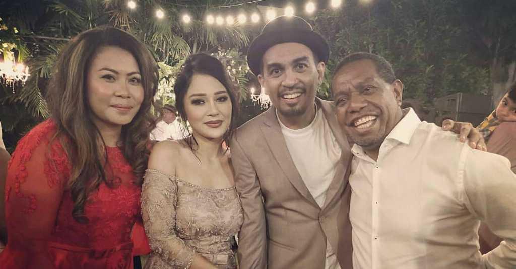 Glenn Fredly dan Mutia Ayu Terus Tunjukkan Kemesraan di Depan Tamu Undangan