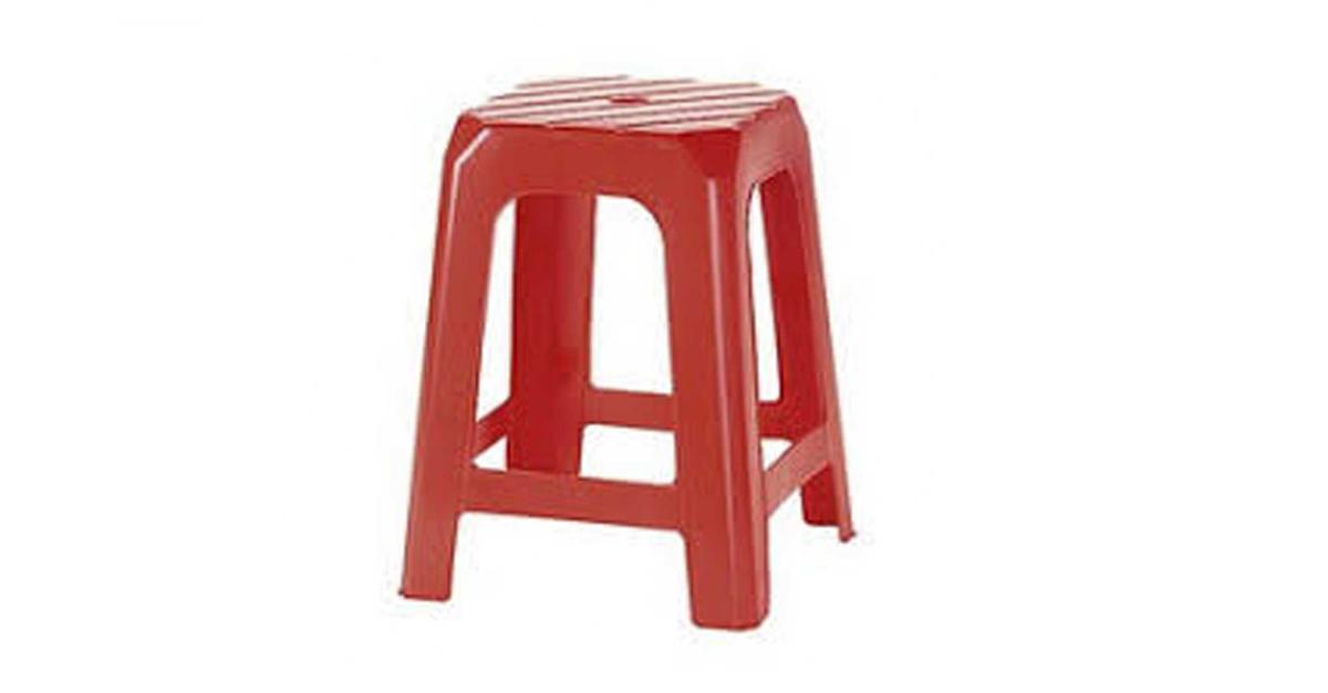 Terungkap, Ini 5 Fungsi Lubang di Bangku Plastik di Warung Makan