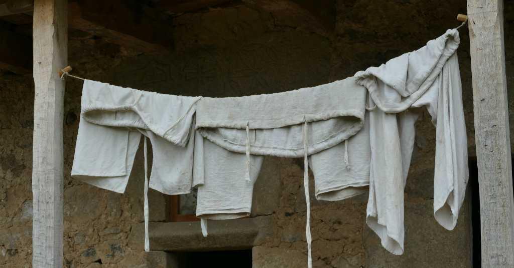 Jangan Dulu Dibuang! Lakukan Ini Agar Baju Bekasmu Bisa Berguna Lagi