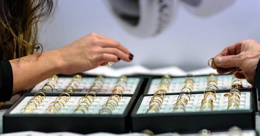 Imbas Perang Dagang, China Mulai Kurangi Impor Emas Hingga 500 Ton