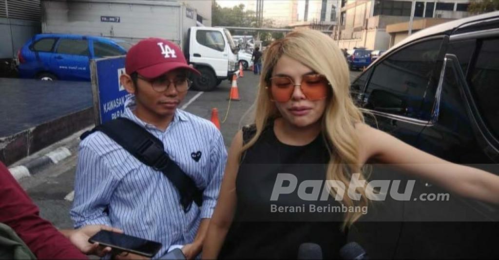 Dituduh Terlantarkan Anak Oleh Mantan Suami, Nikita Mirzani Menangis