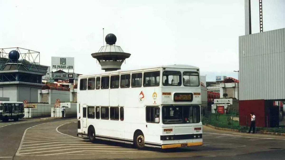 5 Bus Legendaris yang Pernah Mengaspal di Jalanan Indonesia