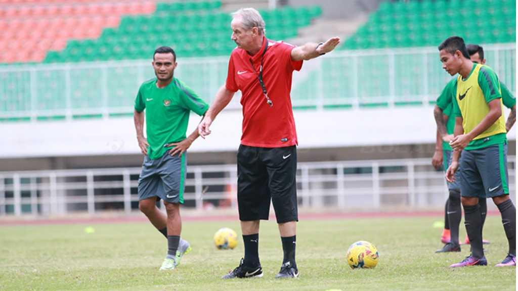 Ditunjuk Tukangi Persebaya, Alfred Riedl: Assalamualaikum, Saya Akan Datang