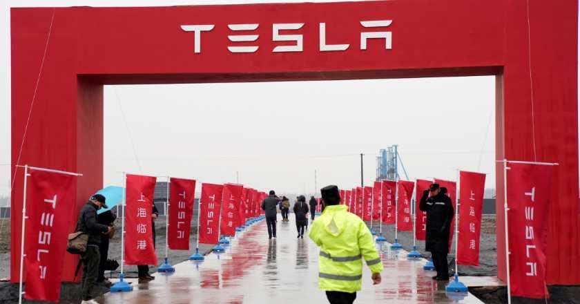 Mobil Listrik Tesla Naik Harga karena Terkena Tarif Dagang China