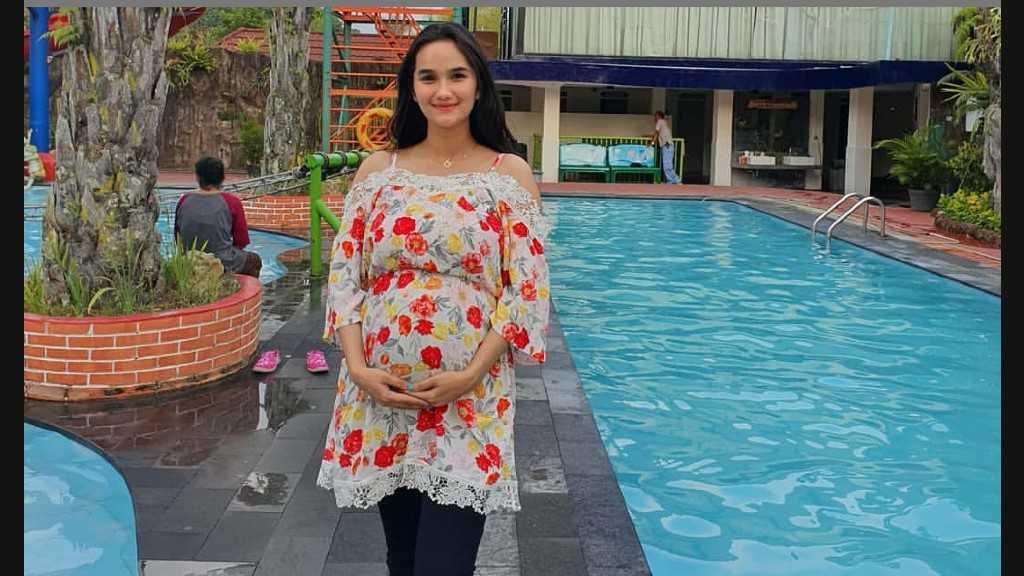 5 Artis Cantik Ini Putuskan Menikah Sebelum 20 Tahun