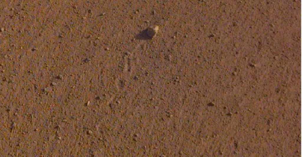 Nasa Berikan Nama 'Rolling Stones' untuk Sebuah Batu Luar Angkasa di Mars