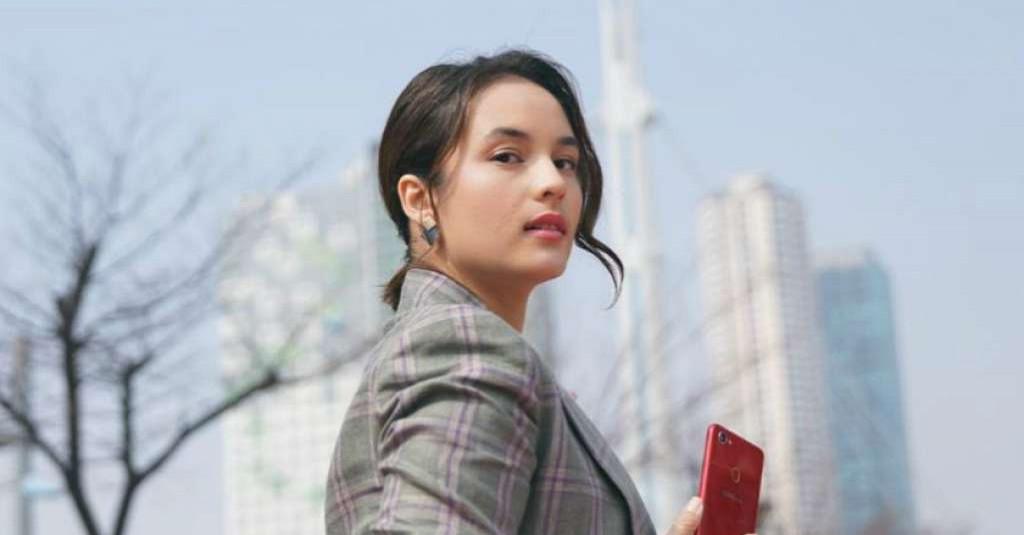 Chelsea Islan Terciduk Mesra dengan Pengusaha Rob Clinton