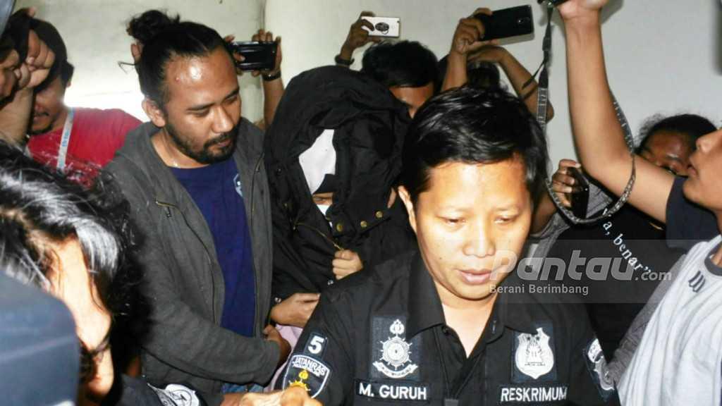 Tiba di Polda Metro, Aulia Kesuma Hanya Tertunduk dan Diam Seribu Bahasa