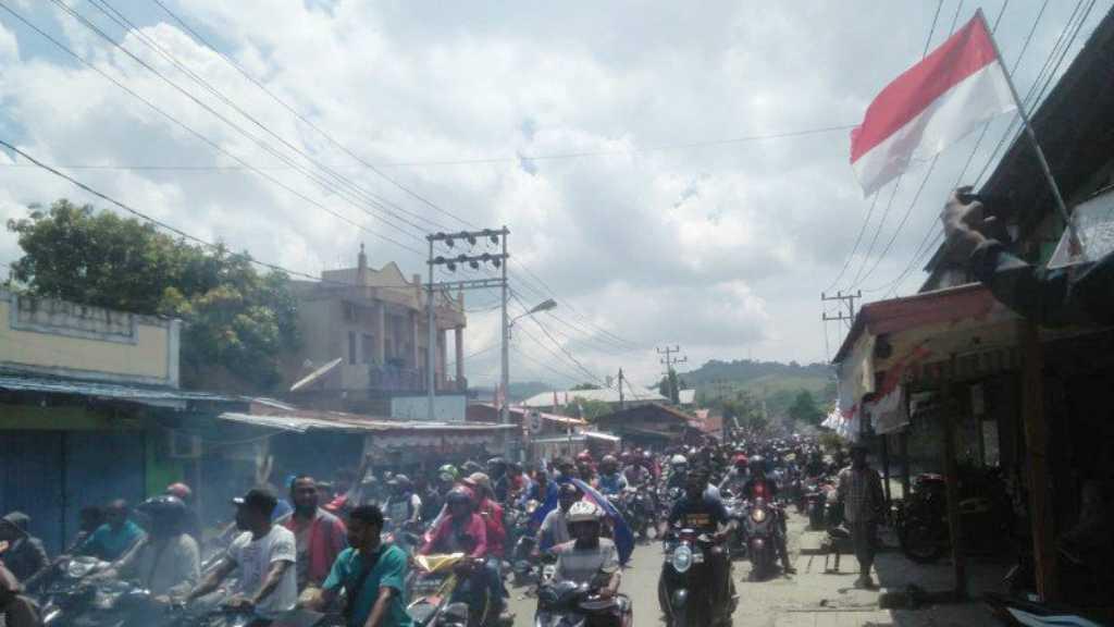 Demo Tolak Rasis Ricuh: Mobil Dandim 1701 Jayapura Diamuk Massa