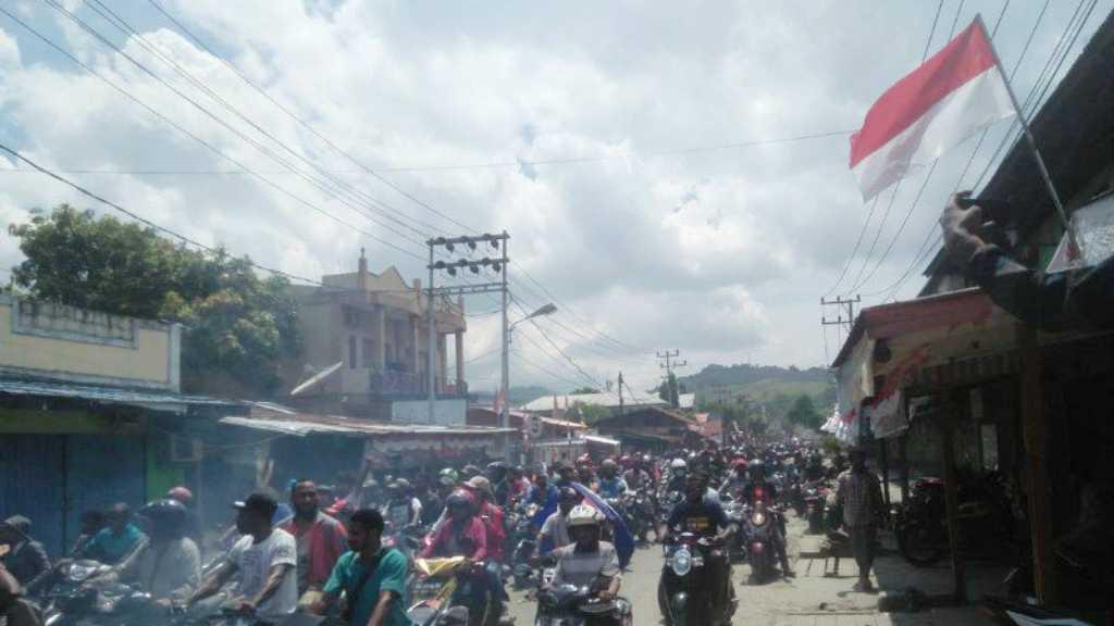 Demo Anarkis di Jayapura Berujung Gas Air Mata, Mobil Dandim Dirusak Massa