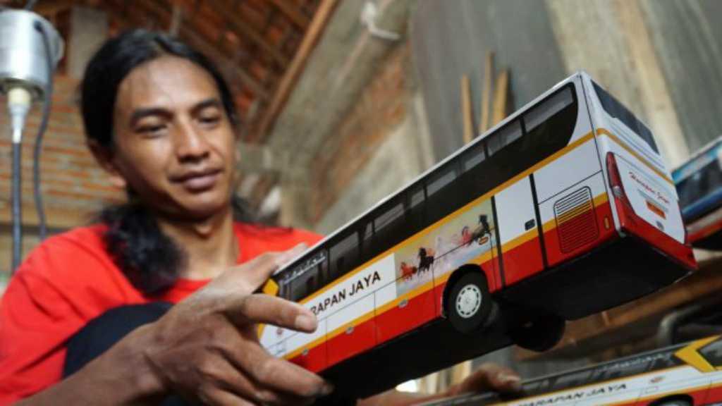 Miniatur Bus Asal Tulungagung Harga Termahalnya Tembus Belasan Juta Rupiah