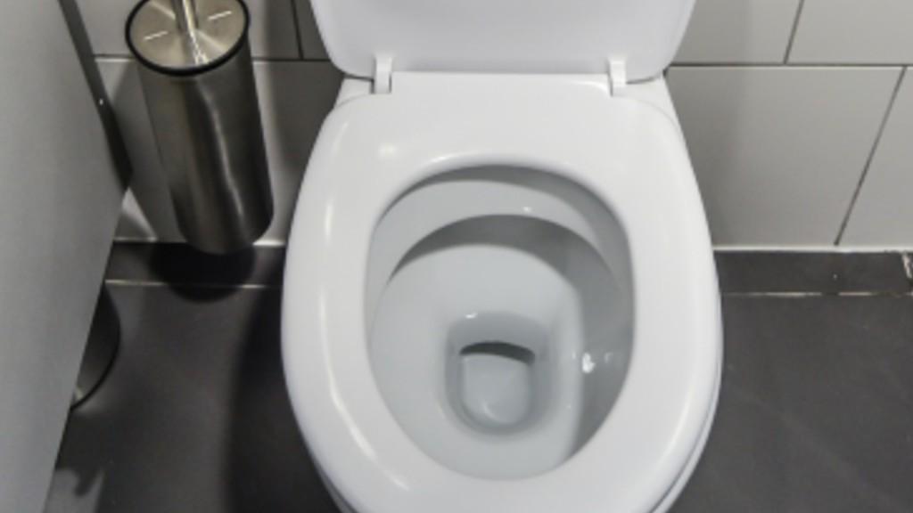 Duh, Berjongkok di Toilet Umum Bisa Jadi Berbahaya Lho