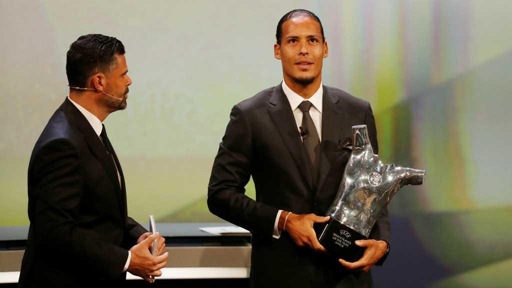 Van Dijk Lawan Ronaldo dan Messi Rebut Trofi Pemain Terbaik FIFA 2019