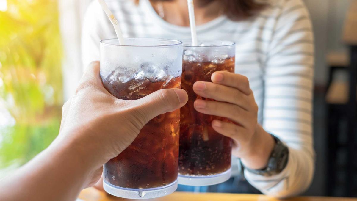 5 Dampak Buruk yang Akan Timbul Jika Terlalu Sering Minum Soda