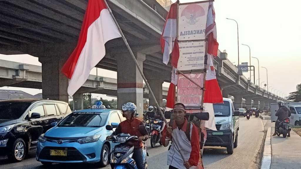 Setahun Jalan Kaki dari Aceh ke Papua, Kaki Watimin Bengkak di Bogor