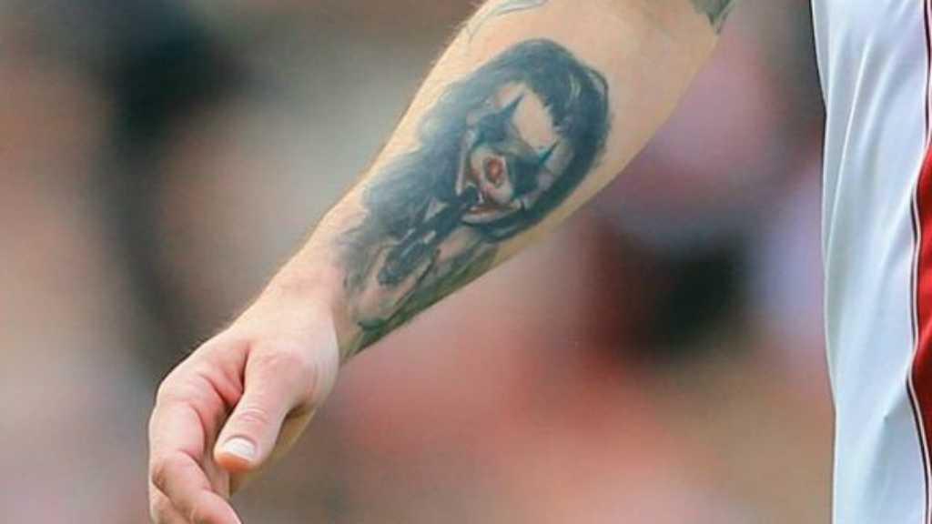 5 Pesepakbola dengan Tato Teraneh di Tubuhnya, Nomor 1 Paling Absurd!