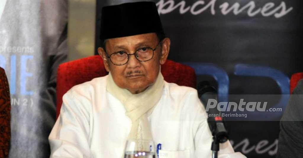 Ternyata Kebiasaan Ini yang Membuat BJ Habibie Harus Dirawat di Rumah Sakit