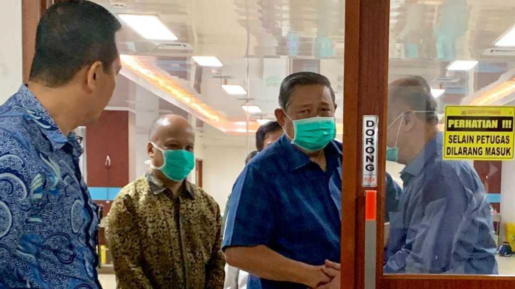 SBY Jenguk BJ Habibie di RSPAD
