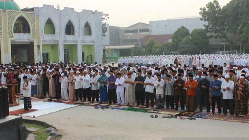 Kabut Asap Makin Parah, Ribuan Warga Riau Panjatkan Salat Minta Hujan