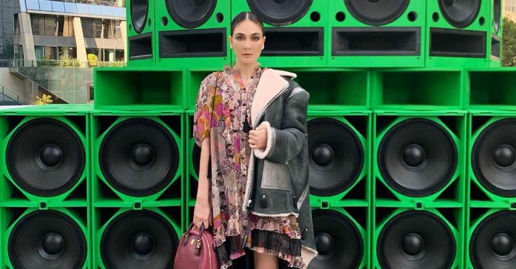 Hadir di Launching Coach 2020, Begini Gaya Luna Maya