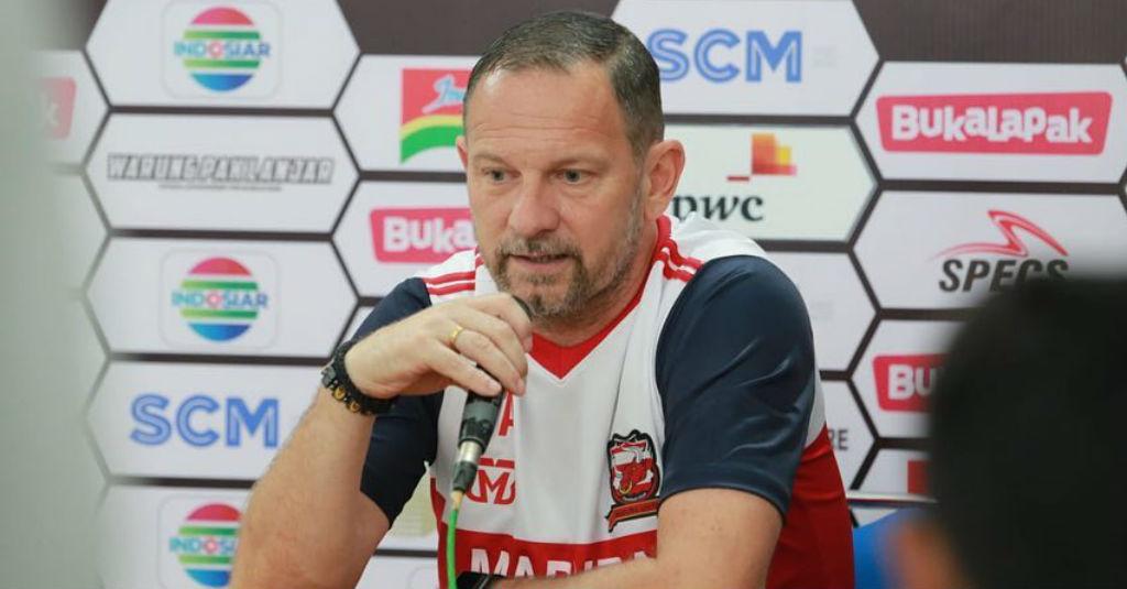 Liga 1 Masuki Paruh Kedua, Siapa Pelatih Susul Dejan Antonic?