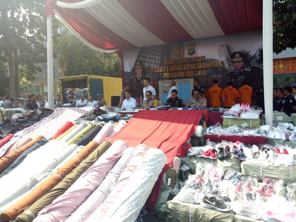 Polisi Tegaskan Pakaian Bekas Impor Dilarang Masuk ke Indonesia