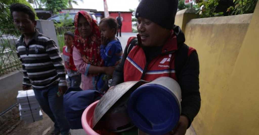 Ada Banjir Rob, Pertamina Relokasi Warga di Desa Cemara, Karawang