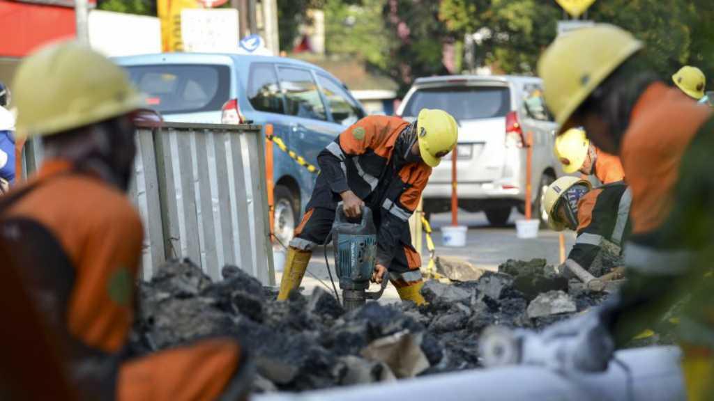 Warga Keluhkan Galian Tak Kunjung Rapih Bikin Macet di Jl Tole Iskandar Depok
