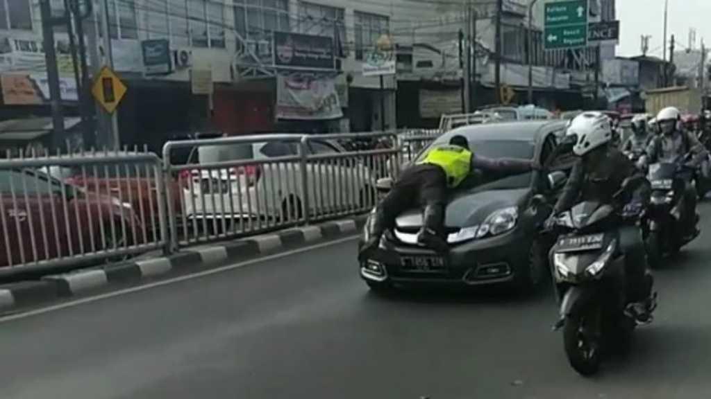 Soal Video Polisi Pegangan di Atas Mobil di Pasar Minggu, Ini Kata Polisi