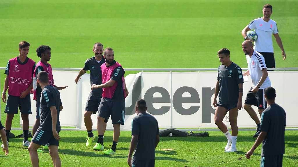 Jelang Lawan Atletico, Higuain Ngamuk dan Tendang Pelatih di Sesi Latihan