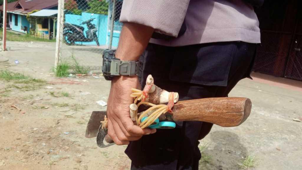 Mabuk dan Ugal-Ugalan, Dua Pria Diciduk Polisi Saat Gelar Razia Sajam