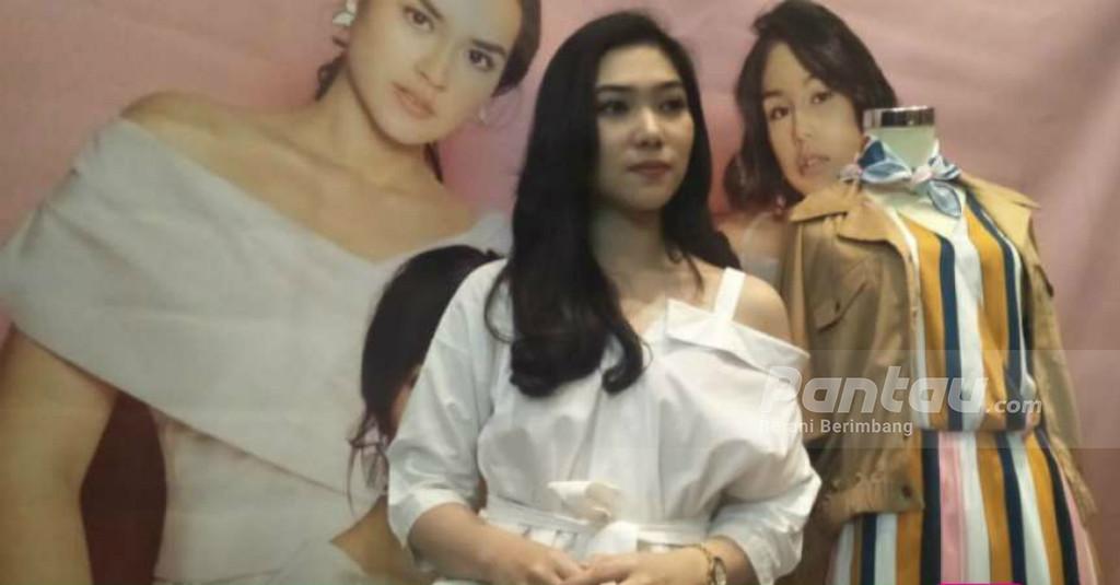 Tak Perlu Banyak Touch Up, Isyana Sarasvati Cukup Eksplor Mata dan Bibir