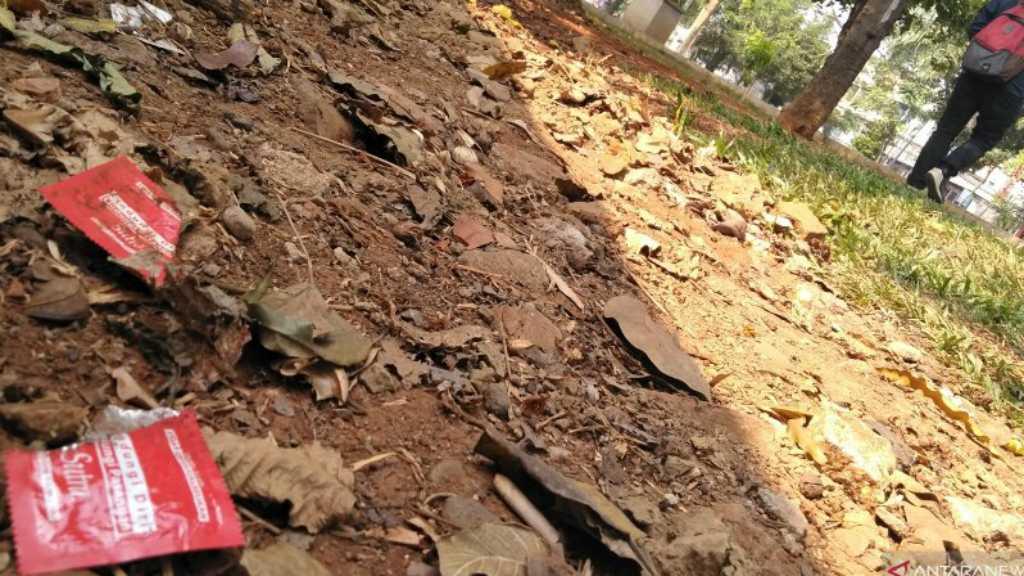 Bungkus Kondom Tercecer, Taman Tubagus Angke Jadi Tempat Mesum?