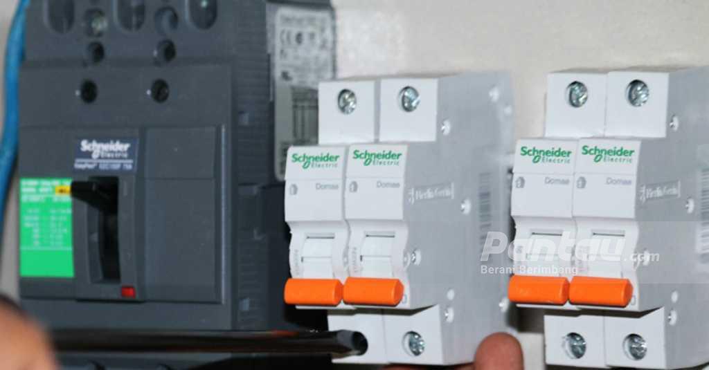 11 Tahun 'Numpang', Warga Ini Girang Dapat Sambungan Listrik Gratis