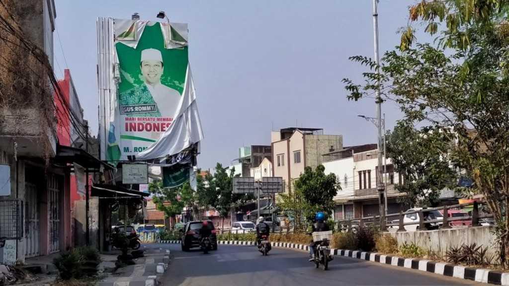 Telah Jadi Terdakwa KPK, Baliho Rommy Masih Terpasang di Bandung