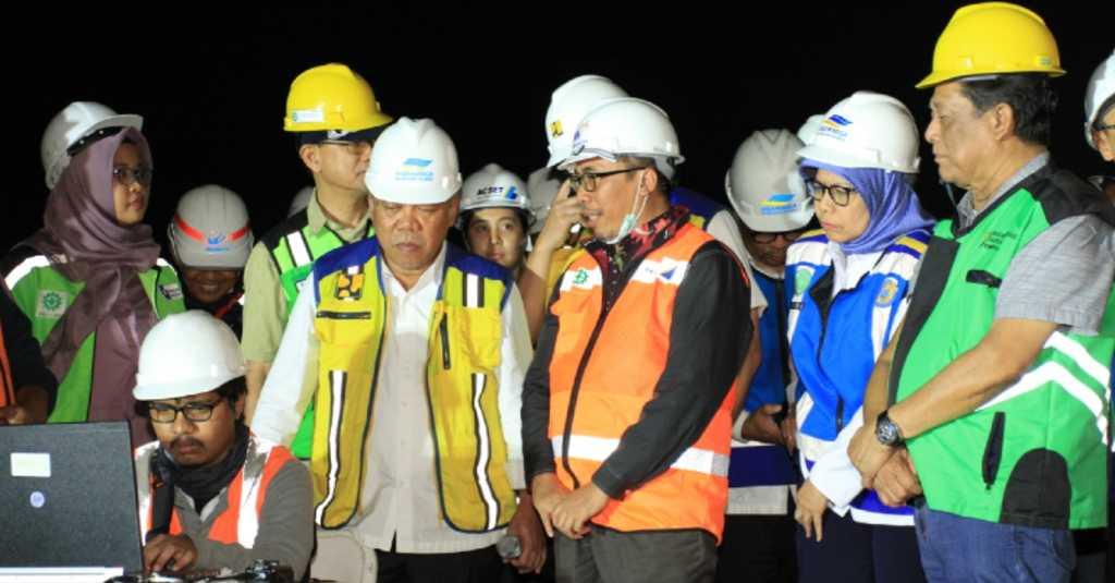 Uji Beban Jalan Tol Layang Jakarta-Cikampek II Dimulai