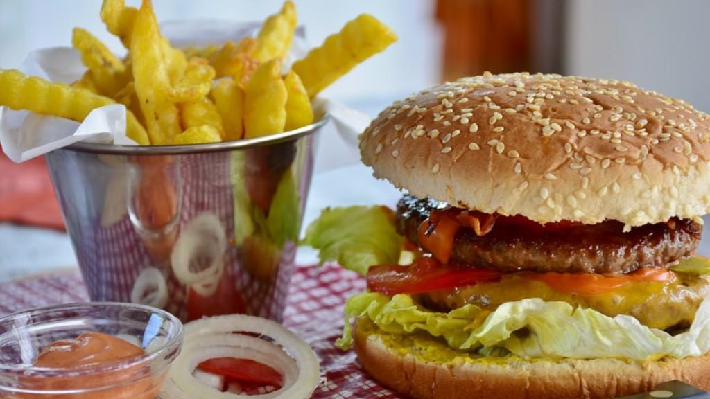 Awas! Terlalu Banyak Konsumsi Makanan Cepat Saji Bisa Buat Remaja Depresi