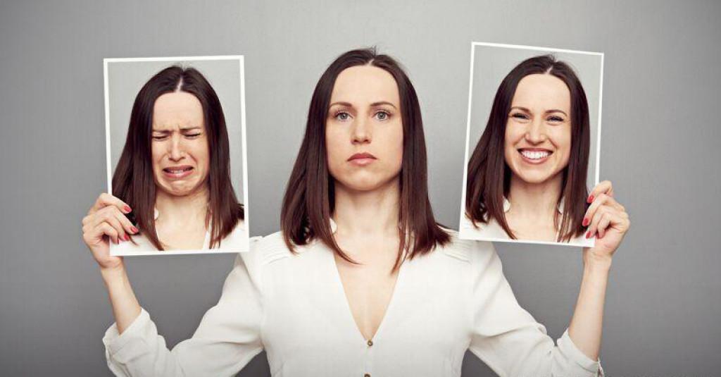 Berusaha Terlihat Bahagia Bisa Sebabkan Stres Tinggi Lho!