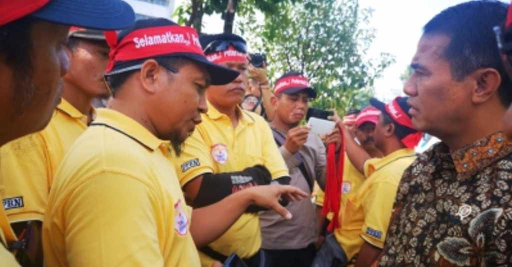 Didemo Peternak Ayam, Menteri Amran: Kita Harus Cepat Selesaikan Masalah