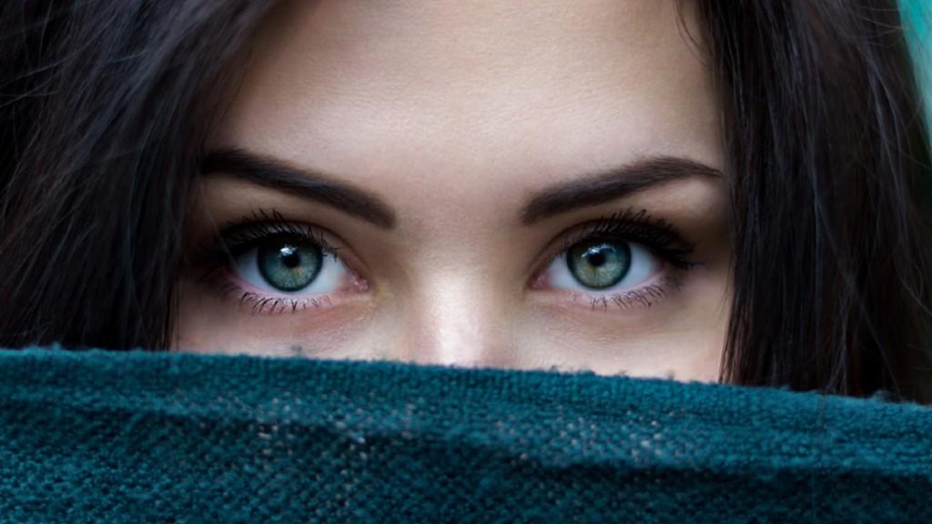 Penelitian di AS Sebut Perempuan Alis Tebal Lebih Menarik bagi Laki-Laki