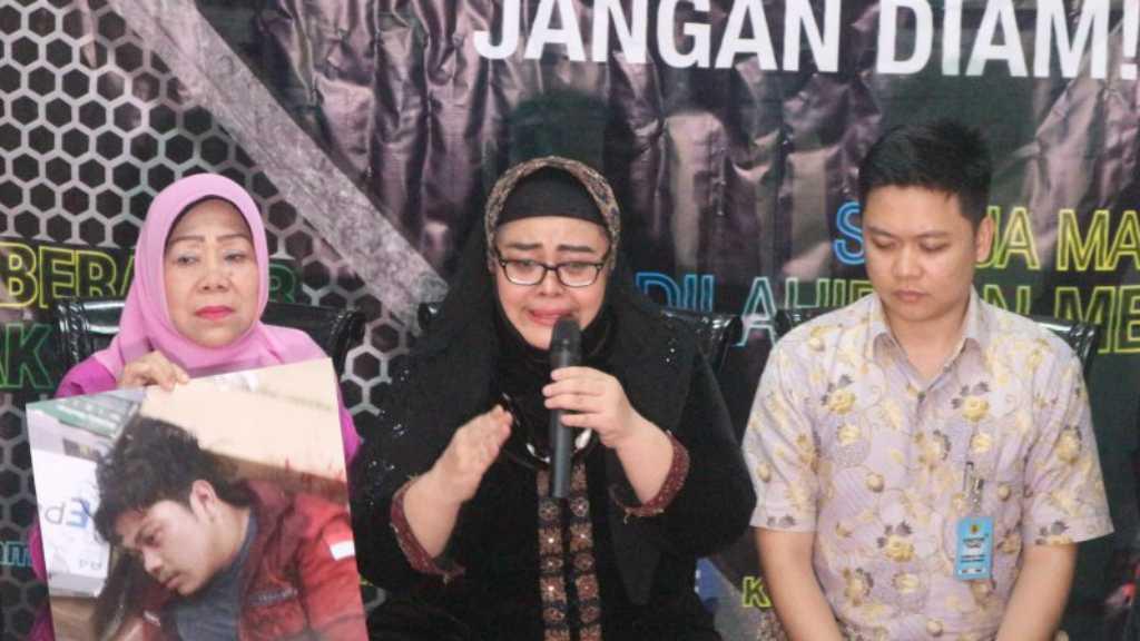 Faisal Amir Dianiaya saat Demo, Ibunda Menangis di Komnas HAM