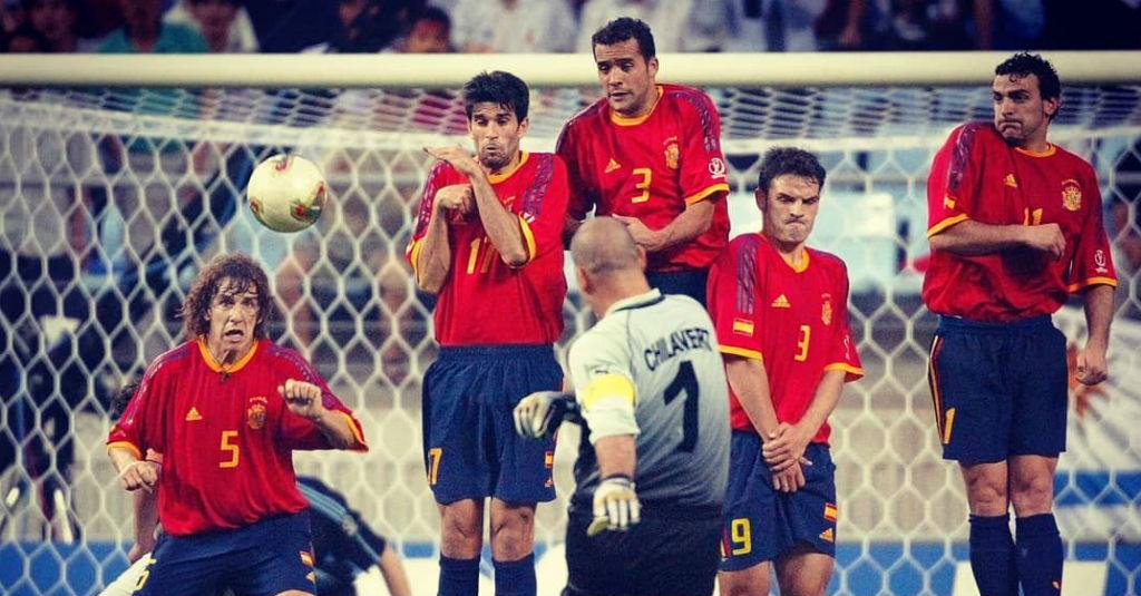 Bukan Hanya Jago Tepis Bola, 5 Kiper Ini Juga Doyan Cetak Gol