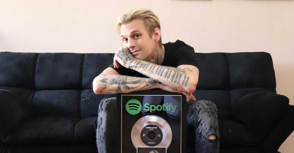 Aaron Carter Pamer Foto 'Medusa Rihana'
