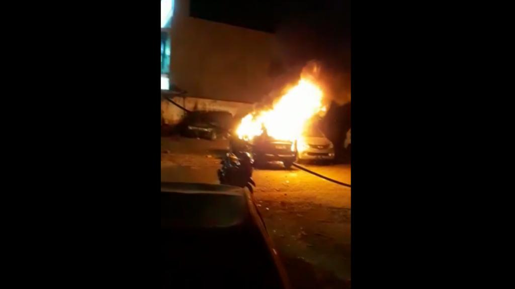Demo Pelajar STM: 1 Mobil di Dekat Polsek Tanah Abang Dibakar Massa