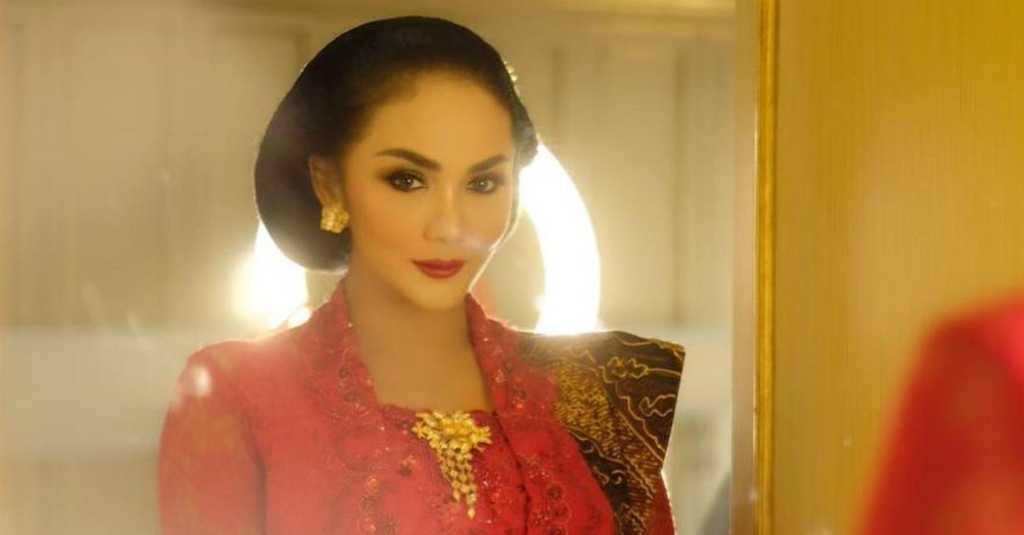 Makna Kebaya Merah Krisdayanti Saat Pelantikan Anggota DPR