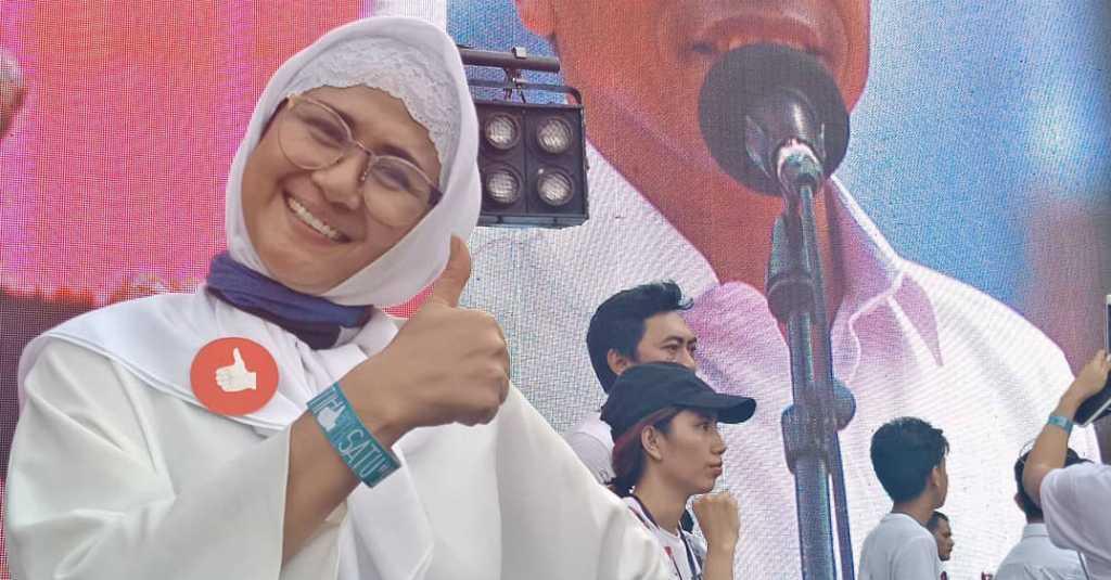 Meski Kanker, Ria Irawan Masih Saja Merokok