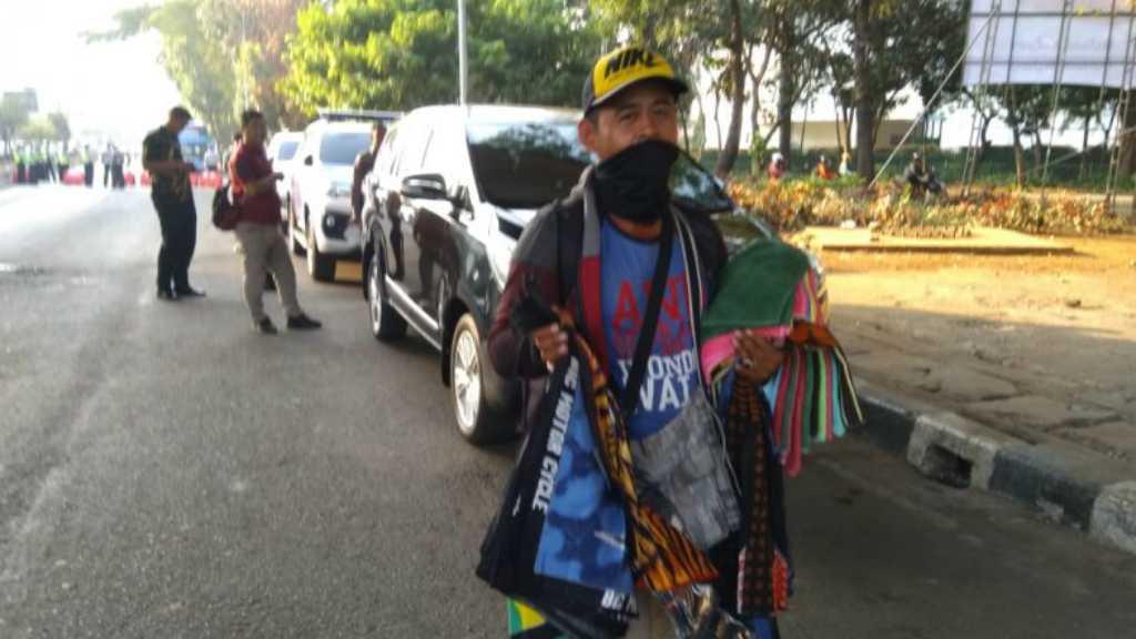 Cerita Pedagang Masker yang Kebanjiran Rezeki saat Demo di Gedung DPR